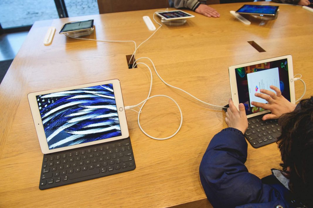children working on iPads